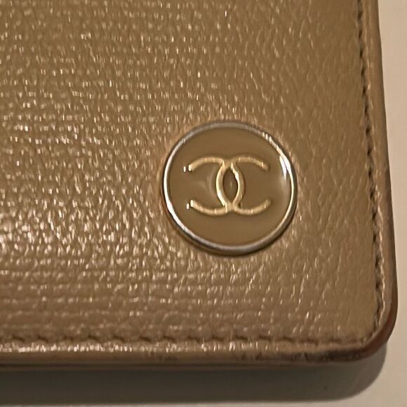 Chanel Bifold Compact Cardholder Wallet Beige Leather Luxury Minimalist CC Logo - Picture 4 of 15
